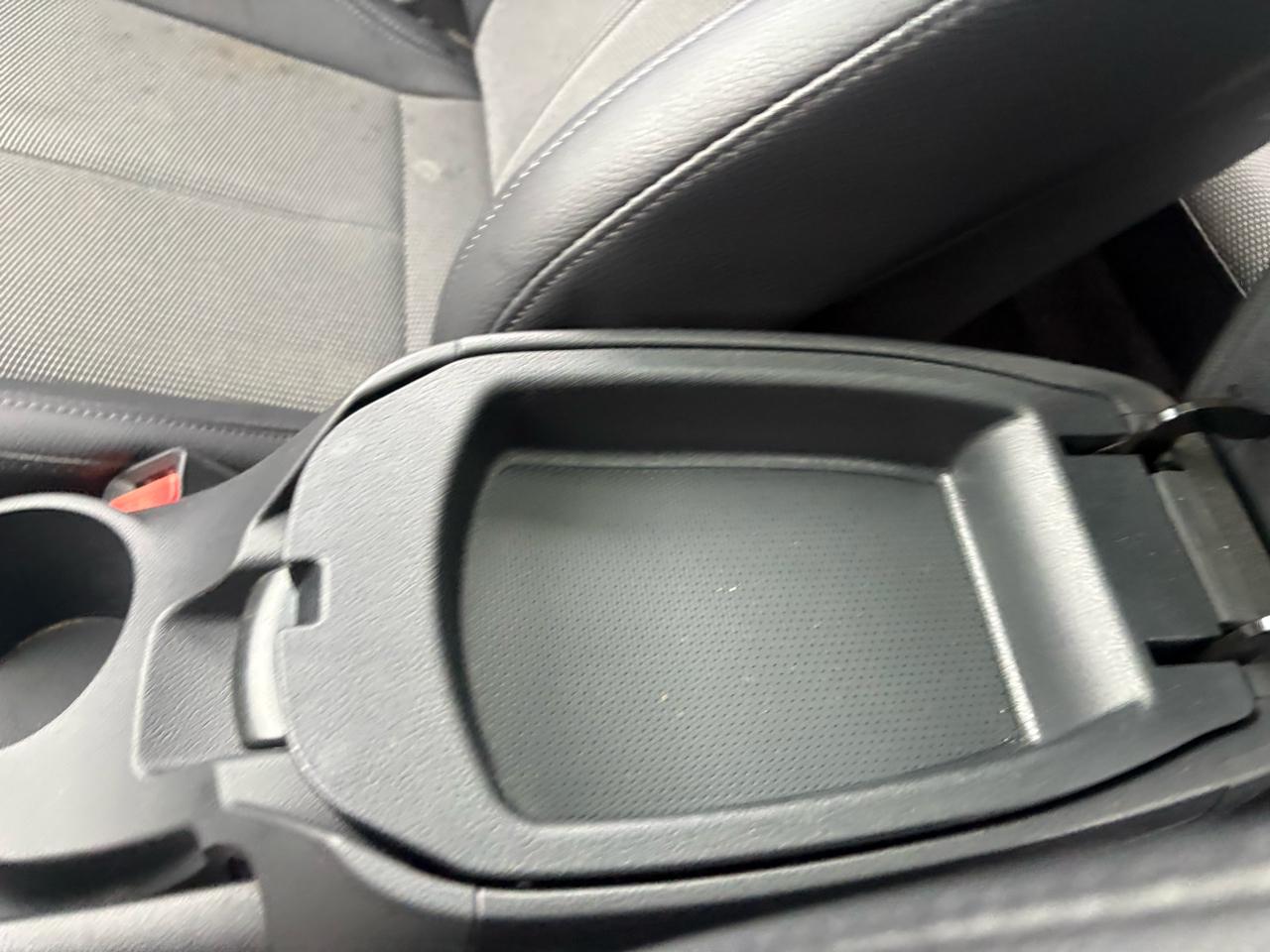 Hyundai Veloster Base 2016