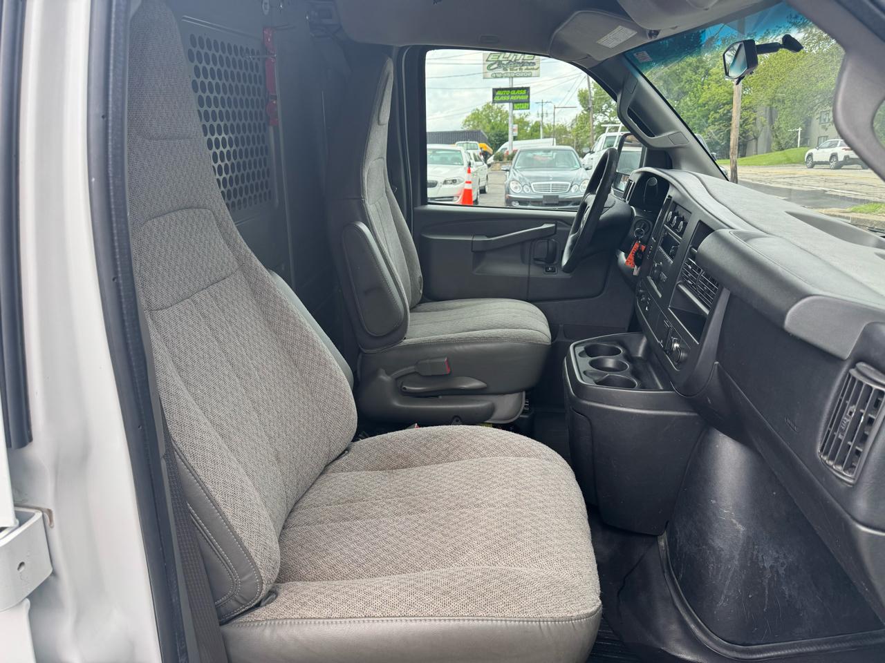 GMC Savana G2500 Cargo 2016