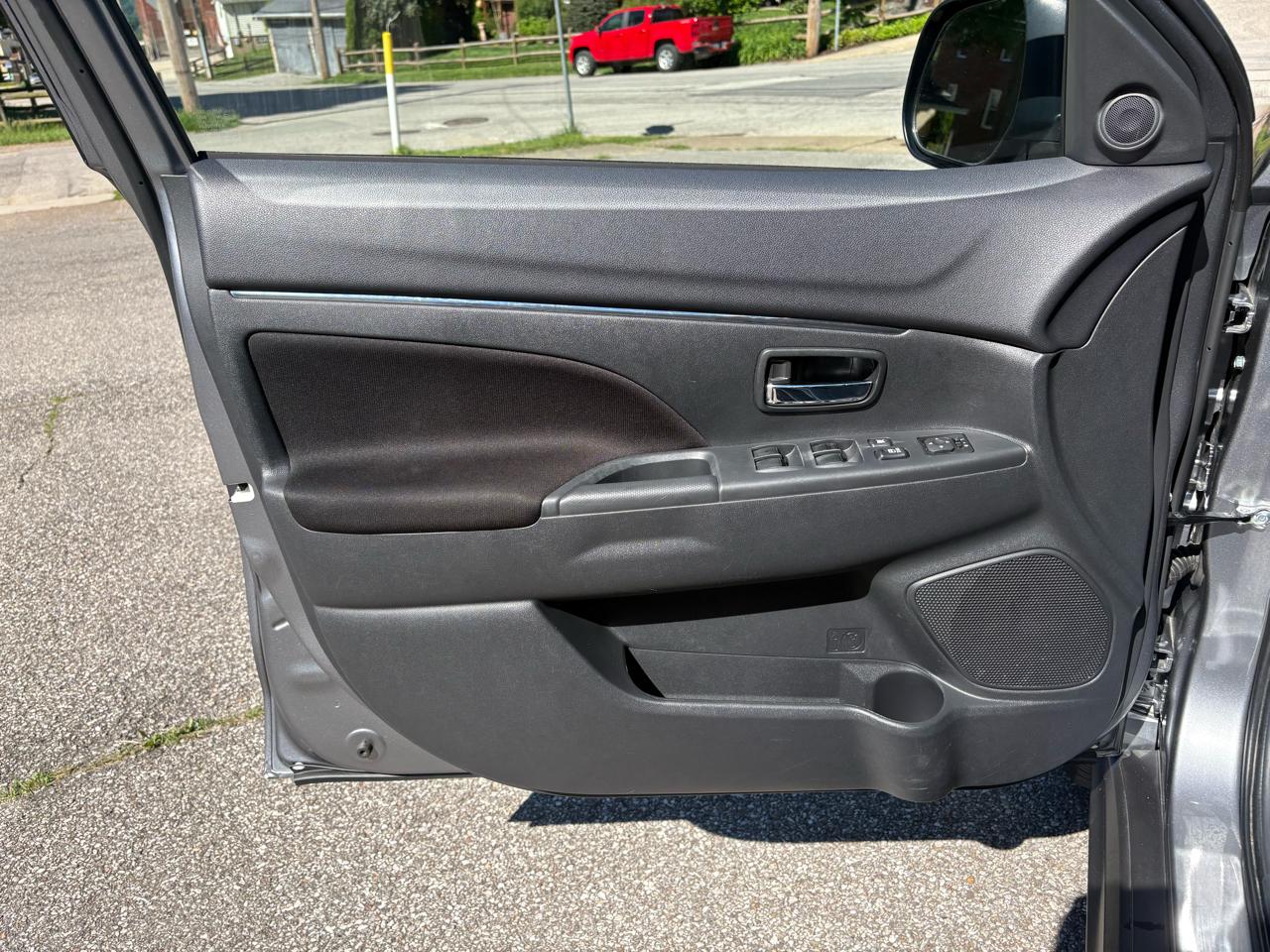 Mitsubishi Outlander Sport 2.0 ES 4WD 2024