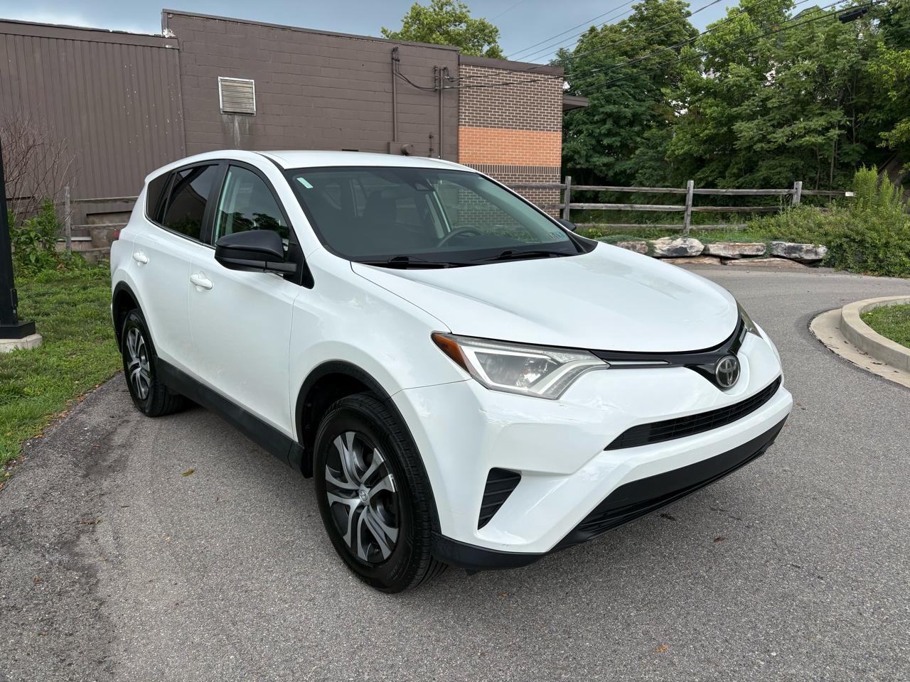 Toyota RAV4 LE AWD 2017