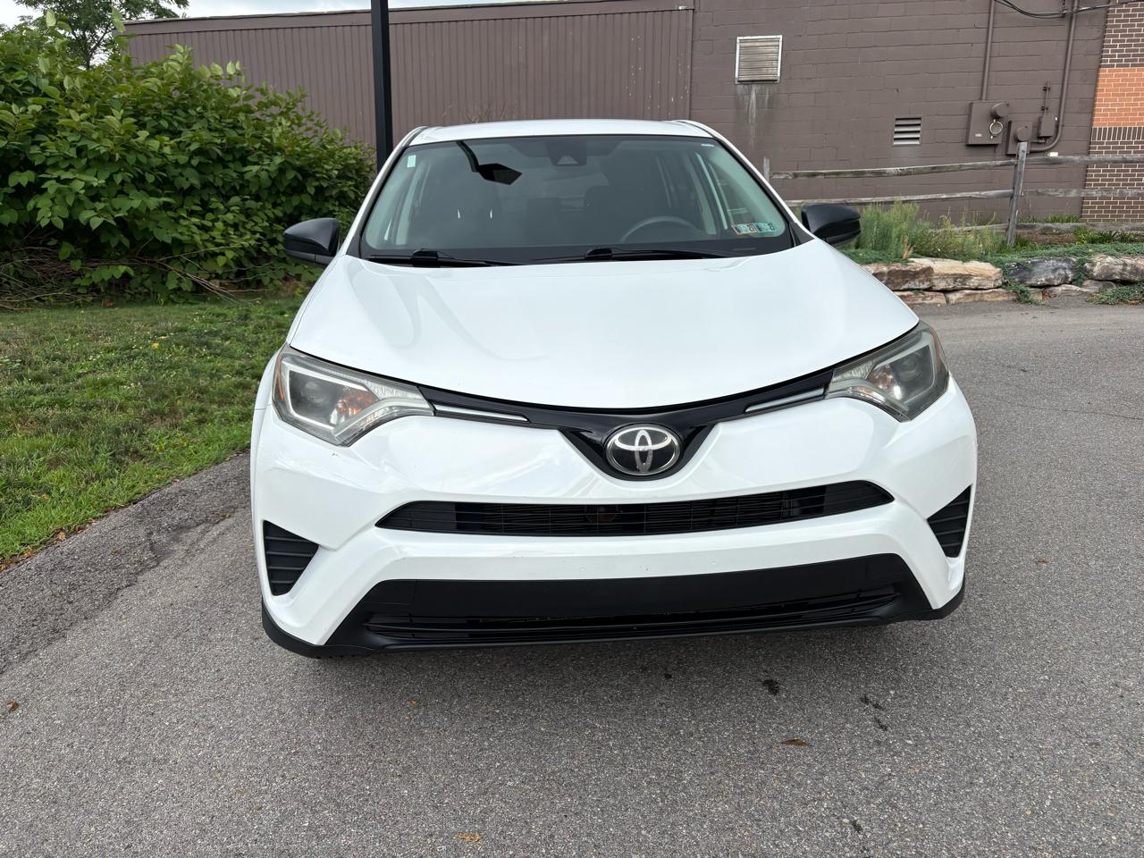 Toyota RAV4 LE AWD 2017