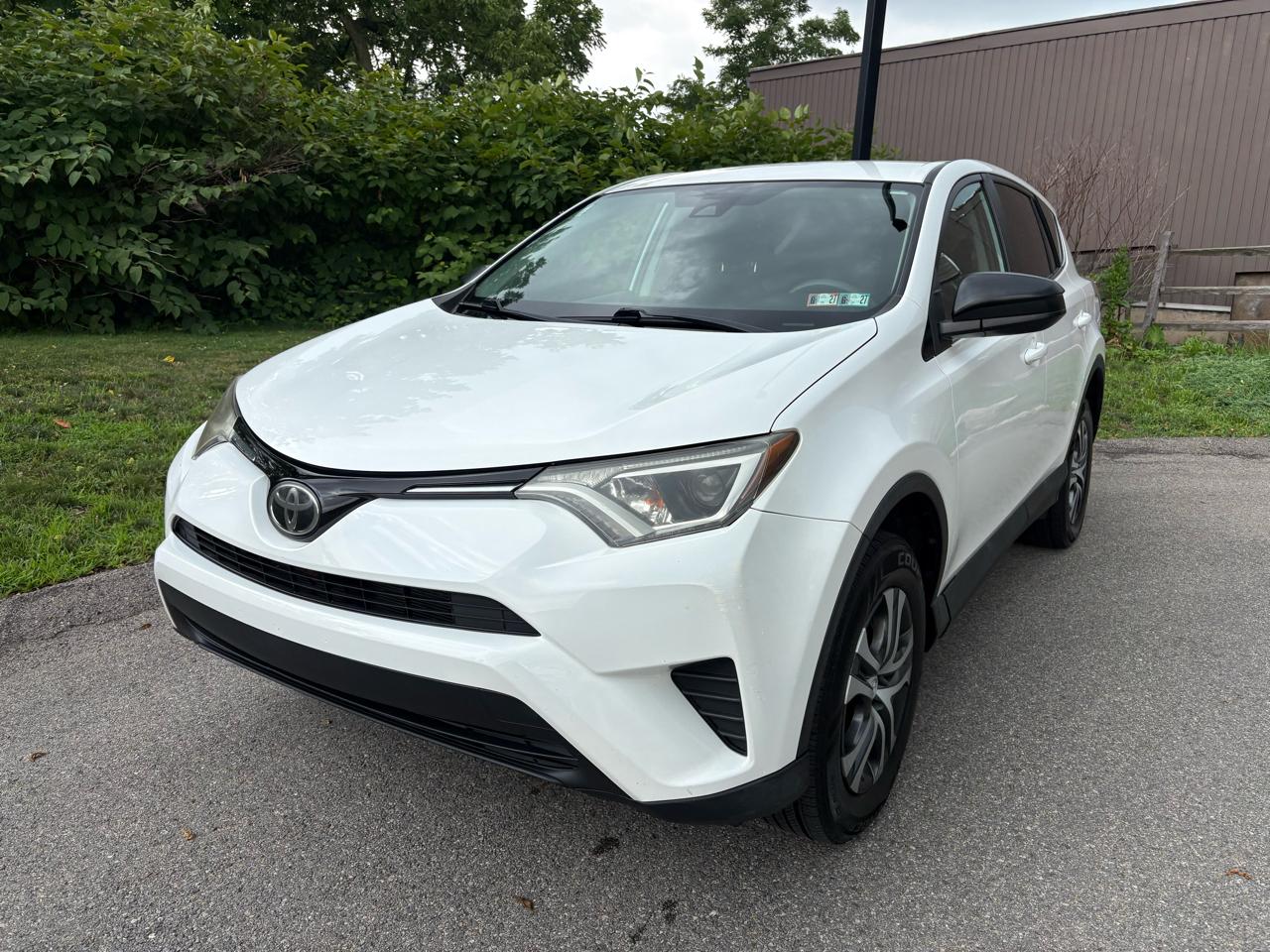 Toyota RAV4 LE AWD 2017