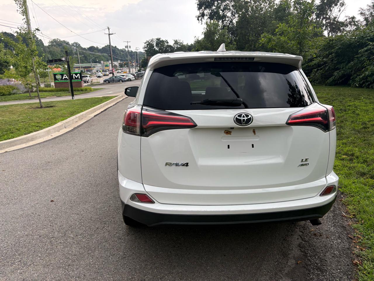 Toyota RAV4 LE AWD 2017