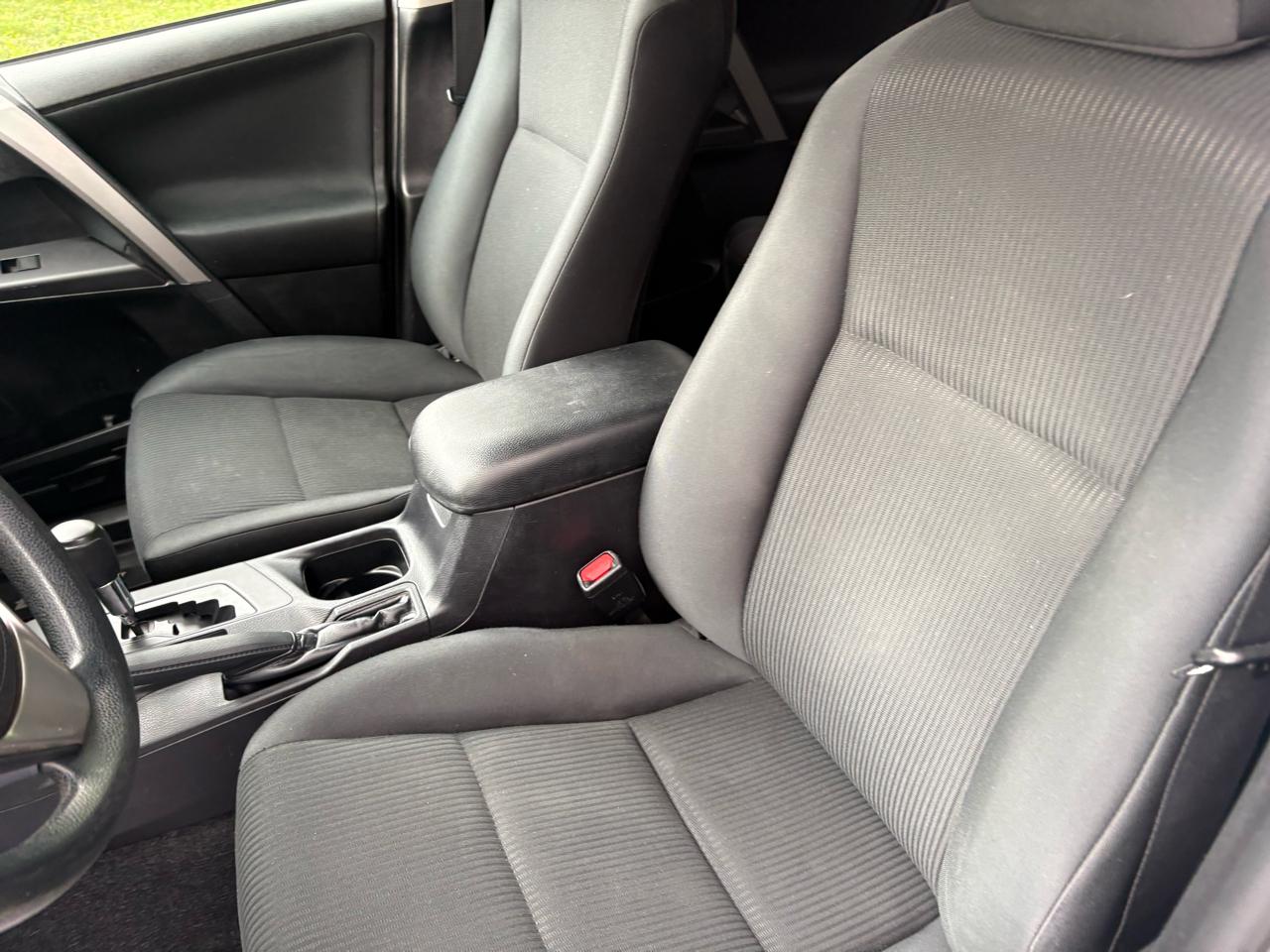 Toyota RAV4 LE AWD 2017