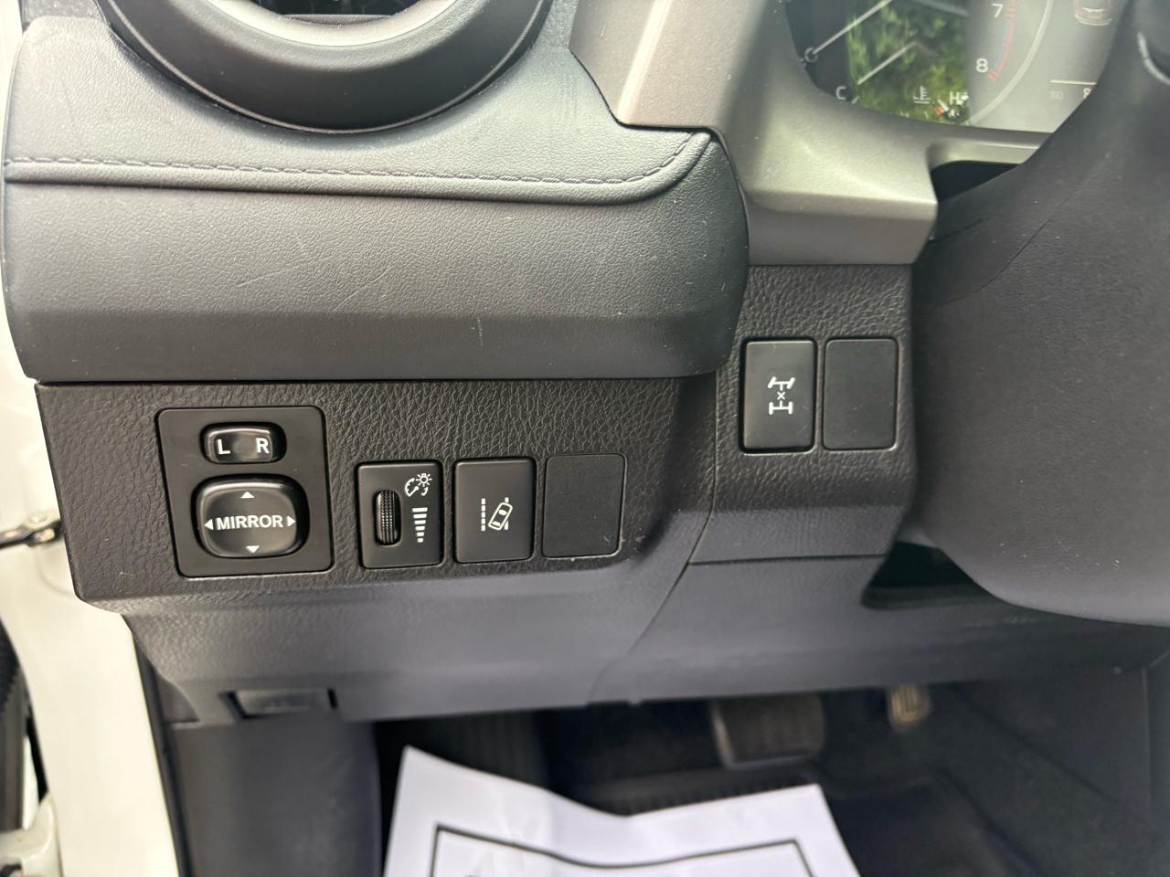 Toyota RAV4 LE AWD 2017