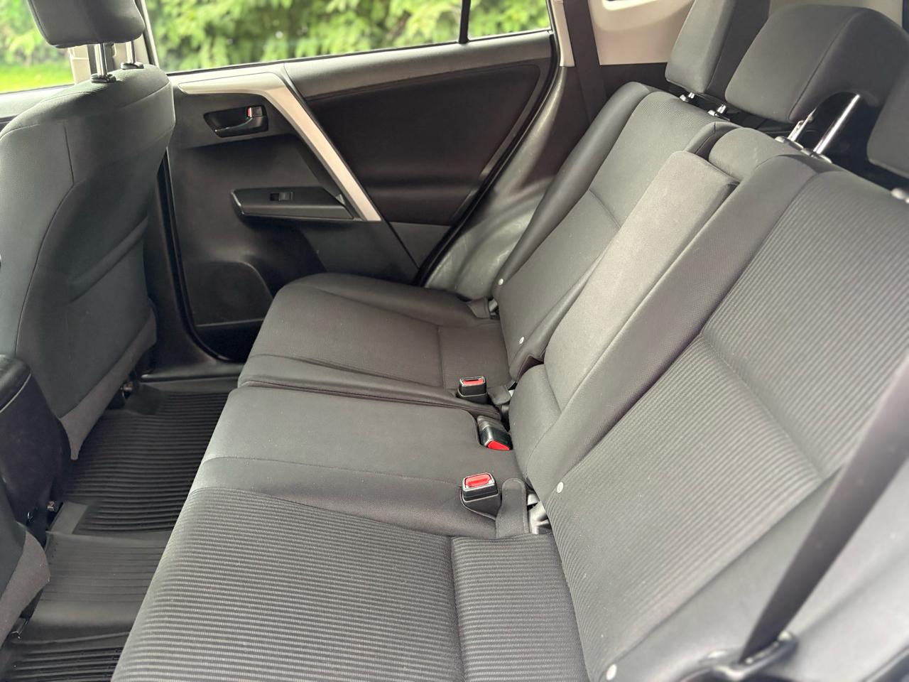 Toyota RAV4 LE AWD 2017