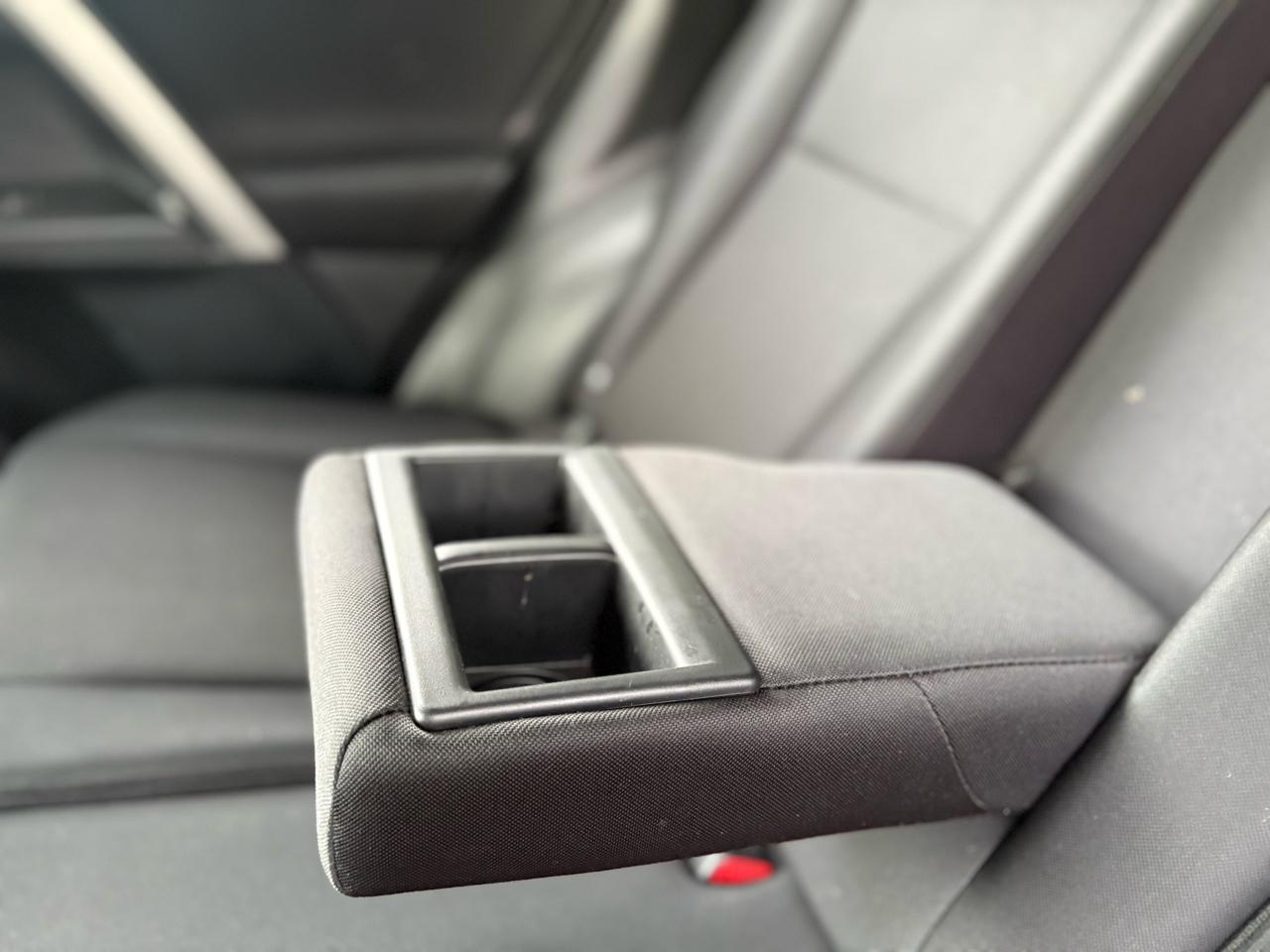 Toyota RAV4 LE AWD 2017