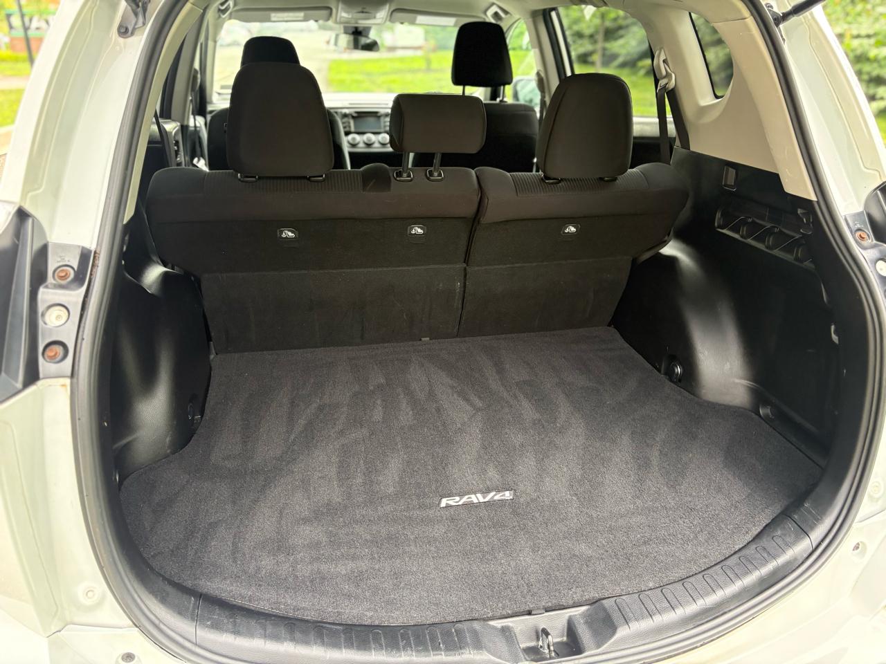 Toyota RAV4 LE AWD 2017