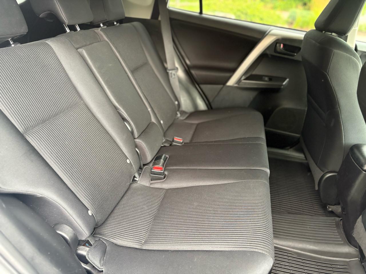 Toyota RAV4 LE AWD 2017