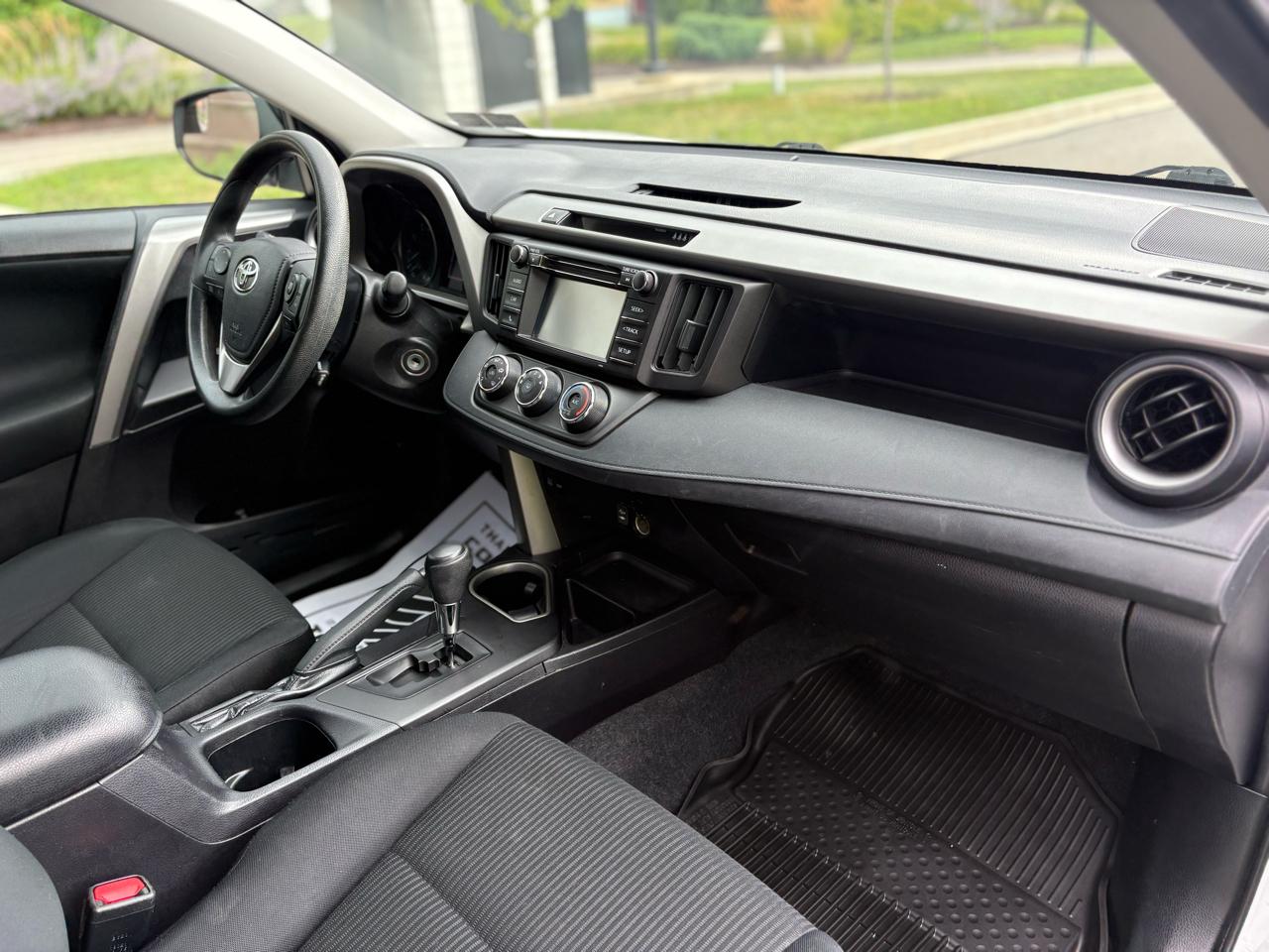 Toyota RAV4 LE AWD 2017