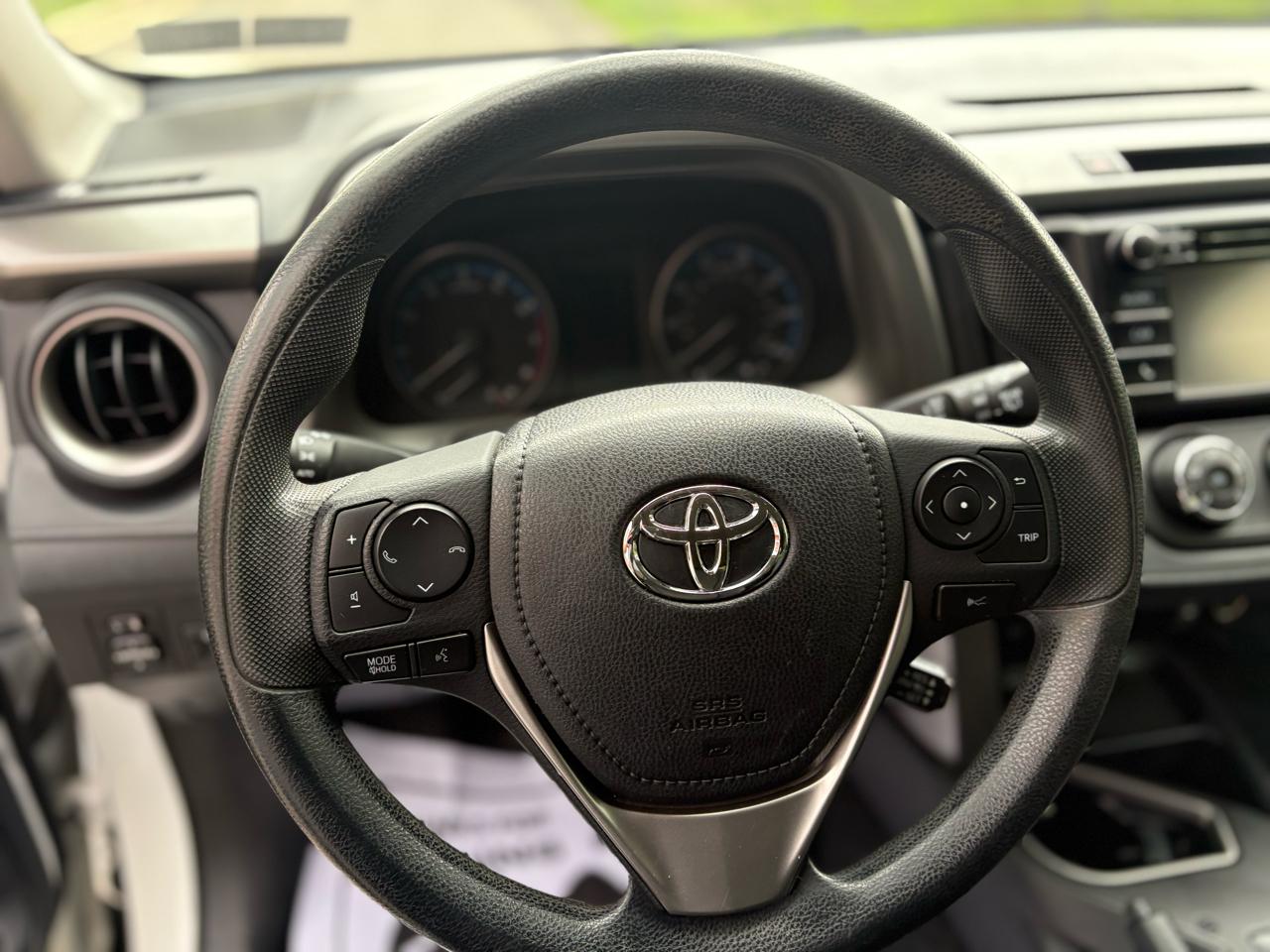 Toyota RAV4 LE AWD 2017