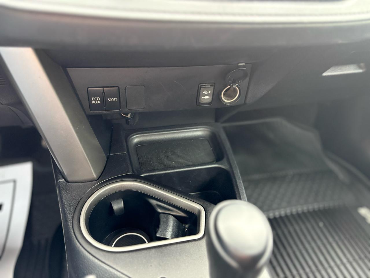 Toyota RAV4 LE AWD 2017
