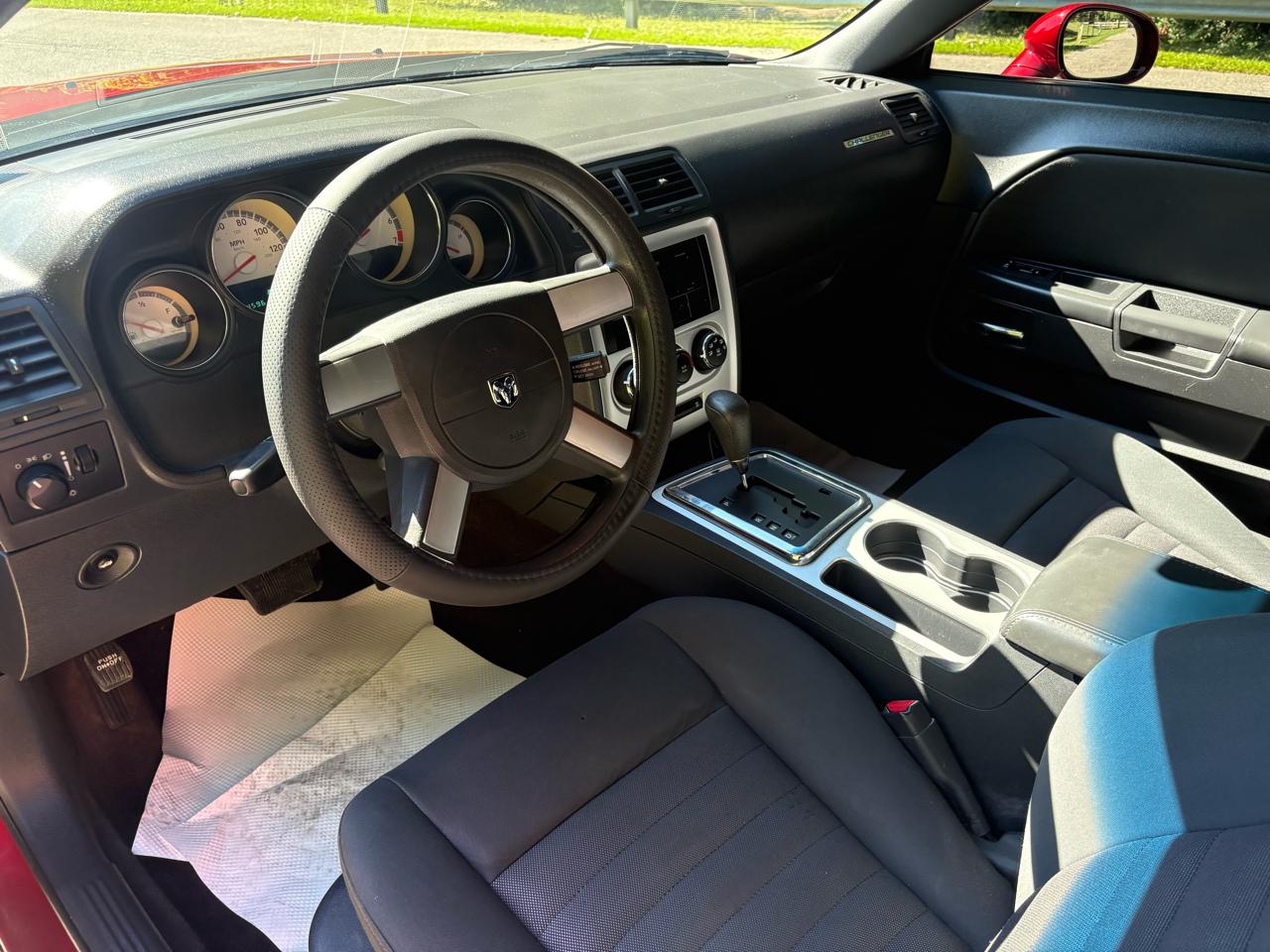 Dodge Challenger SE 2010