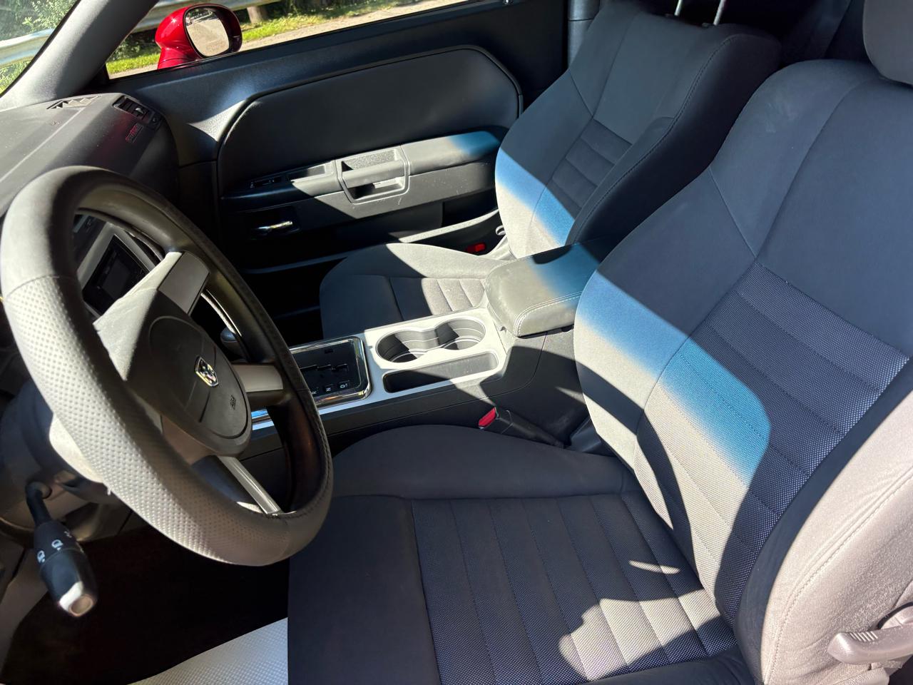 Dodge Challenger SE 2010