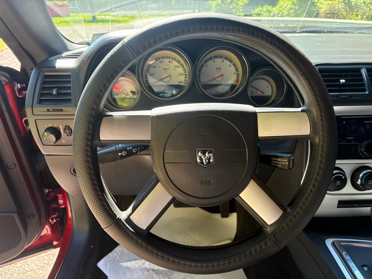 Dodge Challenger SE 2010