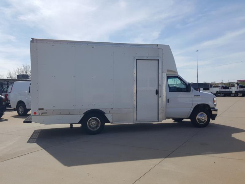 Ford Econoline E-350 Super Duty 2021