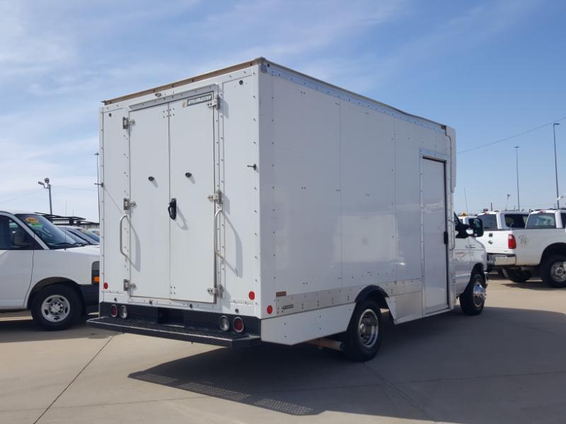 Ford Econoline E-350 Super Duty 2021