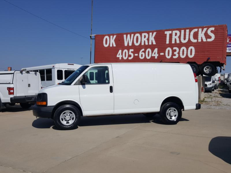 2008 Chevrolet Express 2500 photo 2