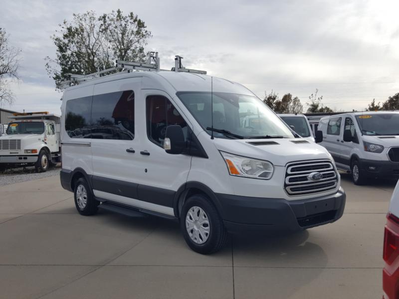2017 Ford Transit XLT photo 4