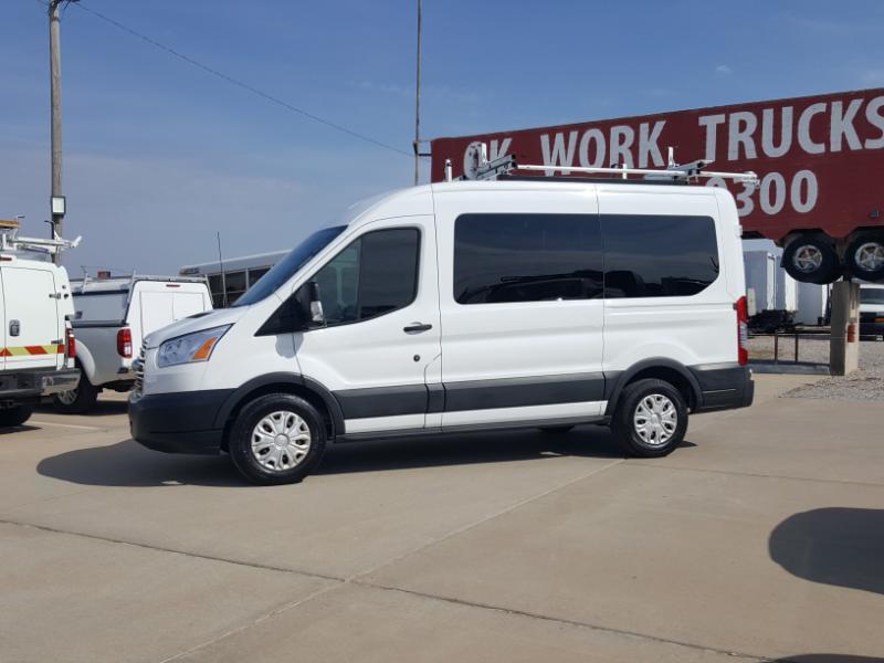 Ford Transit 150 Wagon Med. Roof XLT w/Sliding Pass. 130-in. WB 2017