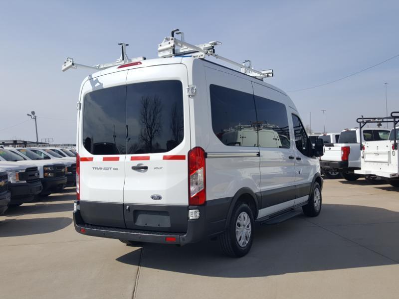 Ford Transit 150 Wagon Med. Roof XLT w/Sliding Pass. 130-in. WB 2017