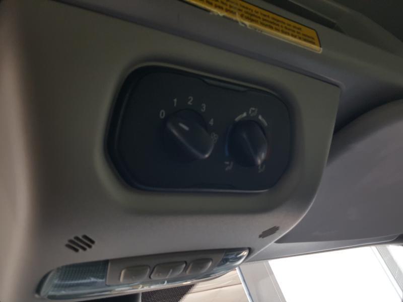 Ford Transit 150 Wagon Med. Roof XLT w/Sliding Pass. 130-in. WB 2017