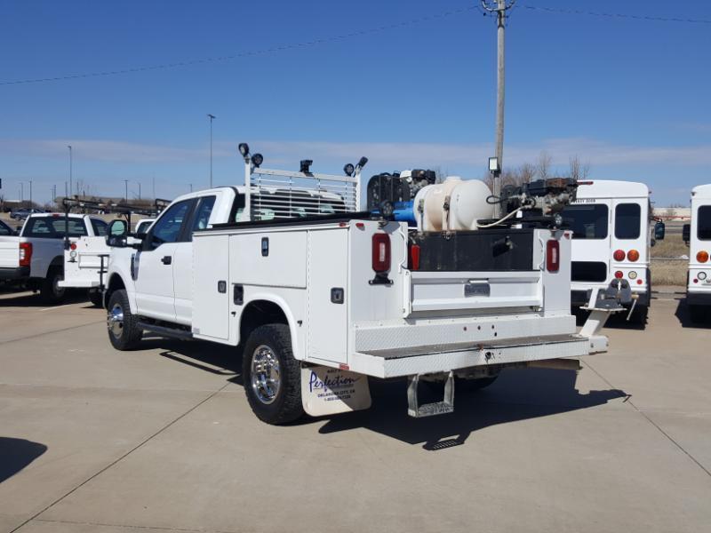 Ford F-350 SD XL SuperCab Long Bed DRW 4WD 2022