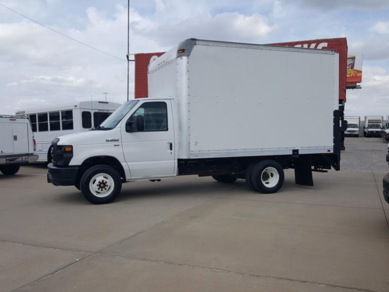 Ford Econoline E-350 Super Duty 2012