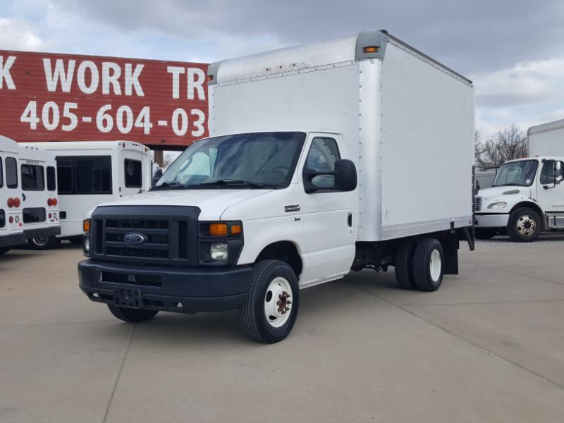 Ford Econoline E-350 Super Duty 2012