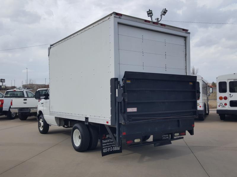 Ford Econoline E-350 Super Duty 2012