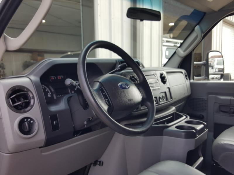 Ford Econoline E-350 Super Duty 2012