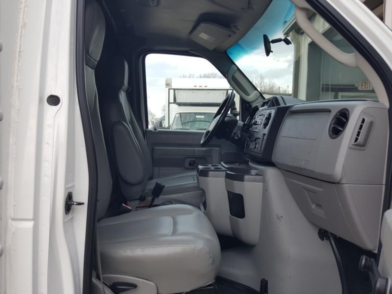 Ford Econoline E-350 Super Duty 2012