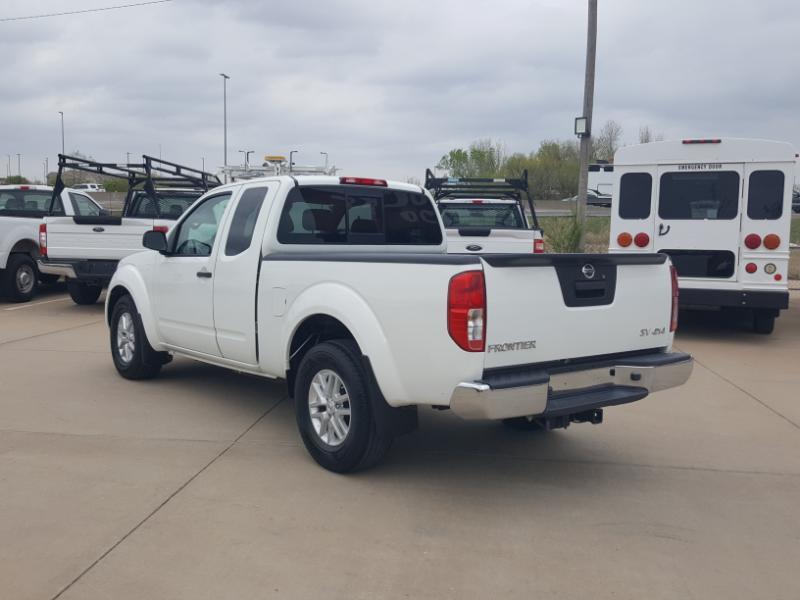 Nissan Frontier SV King Cab 5AT 4WD 2016