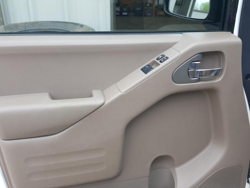 Nissan Frontier SV King Cab 5AT 4WD 2016