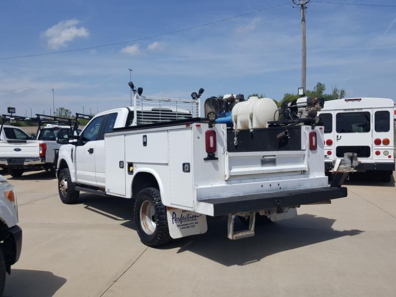 Ford F-350 SD XL SuperCab Long Bed DRW 4WD 2019