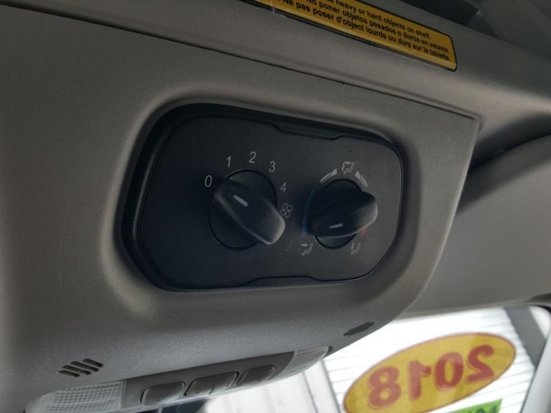 Ford Transit 150 Wagon Med. Roof XLT w/Sliding Pass. 130-in. WB 2018