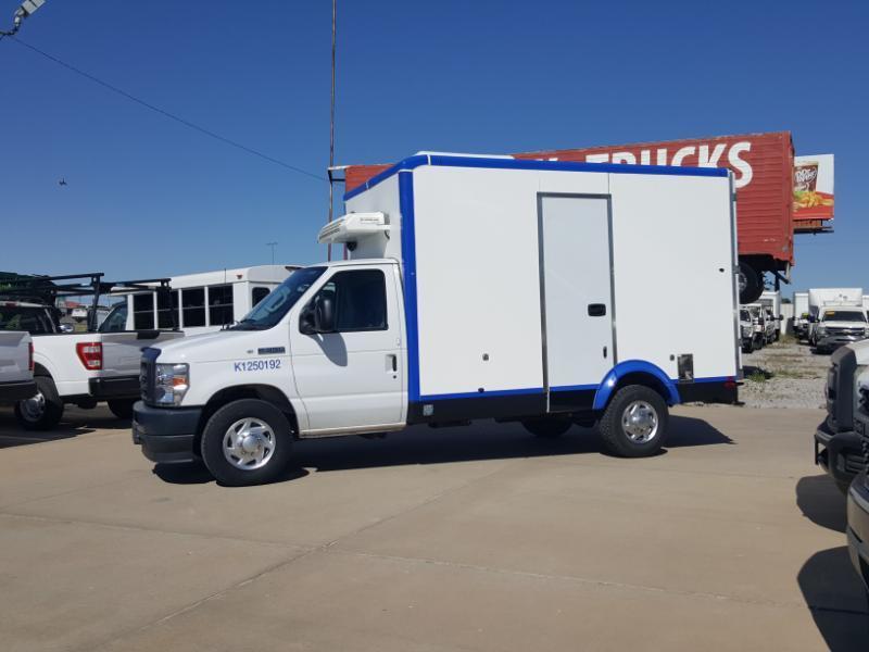 Ford Econoline E-350 Super Duty 2023
