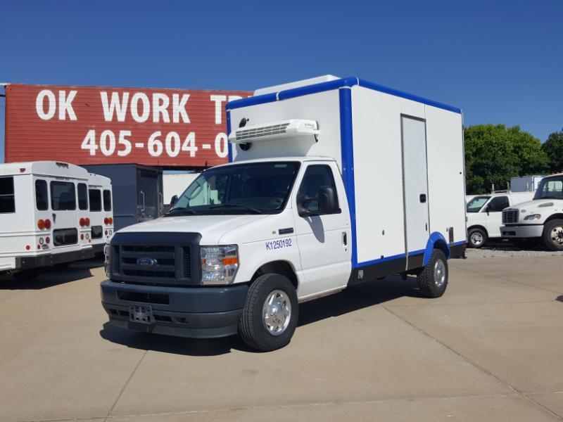 Ford Econoline E-350 Super Duty 2023