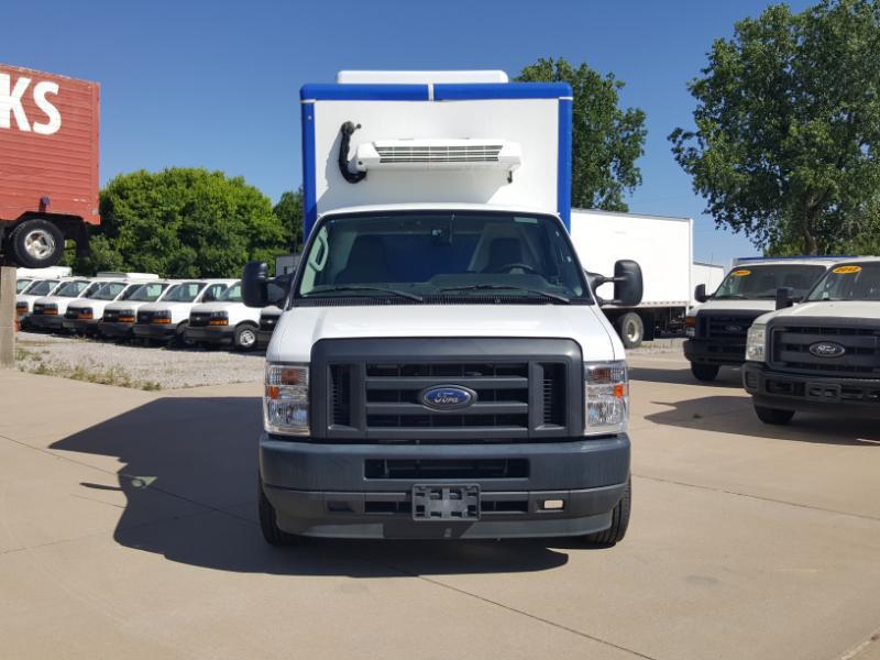 Ford Econoline E-350 Super Duty 2023