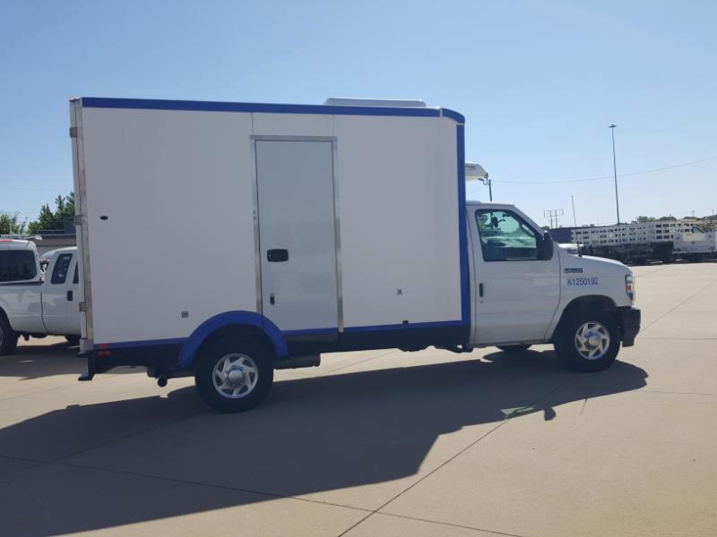 Ford Econoline E-350 Super Duty 2023