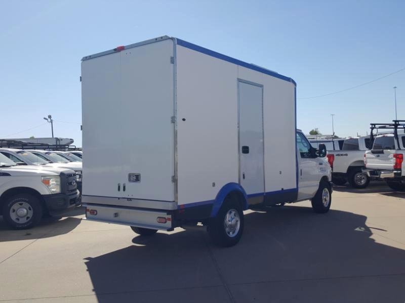 Ford Econoline E-350 Super Duty 2023