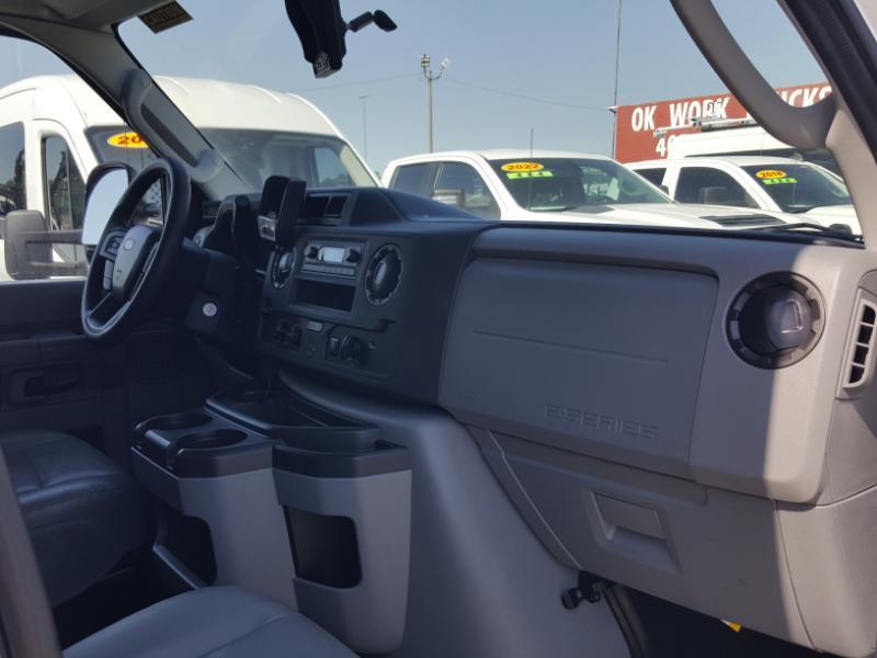 Ford Econoline E-350 Super Duty 2023