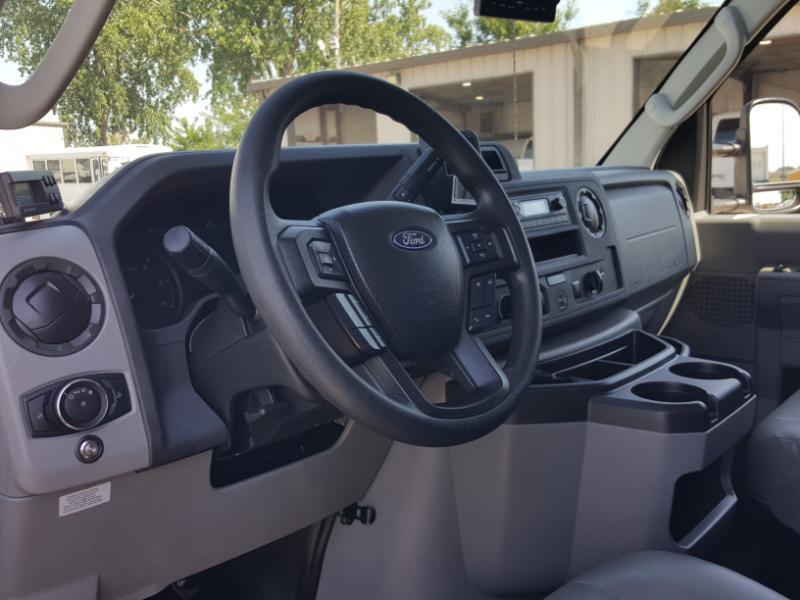 Ford Econoline E-350 Super Duty 2023