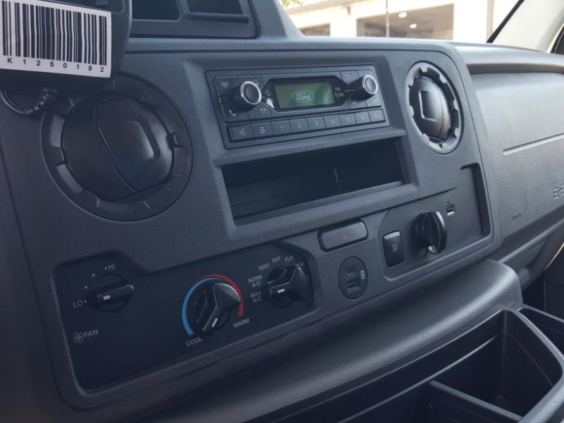 Ford Econoline E-350 Super Duty 2023