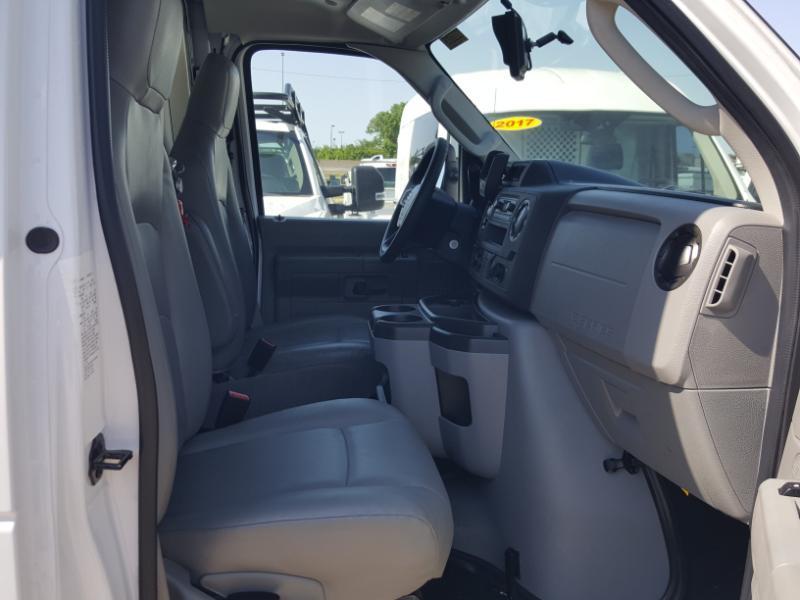 Ford Econoline E-350 Super Duty 2023