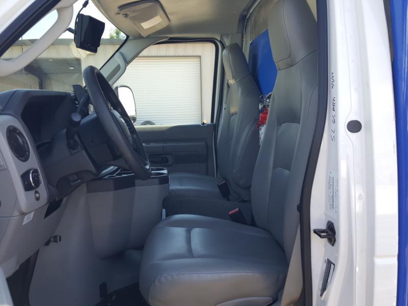 Ford Econoline E-350 Super Duty 2023
