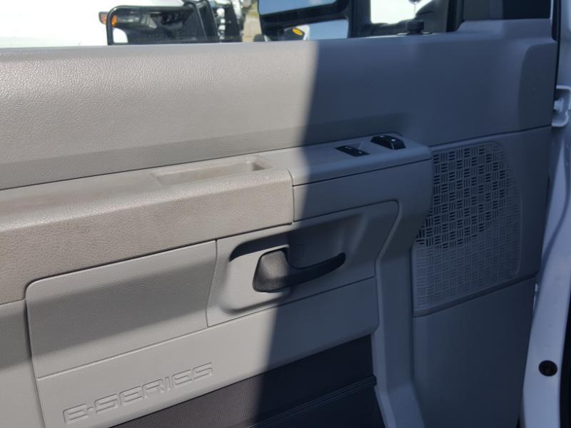 Ford Econoline E-350 Super Duty 2023