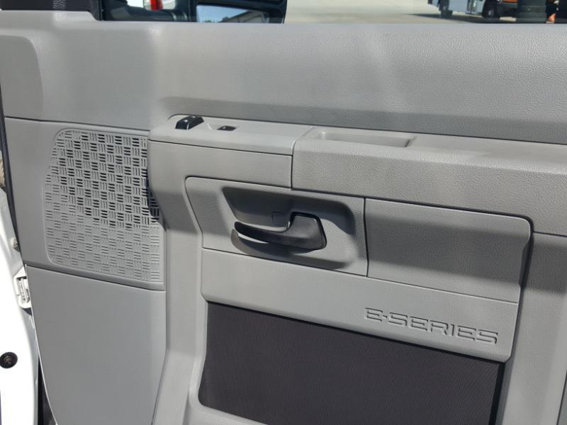 Ford Econoline E-350 Super Duty 2023