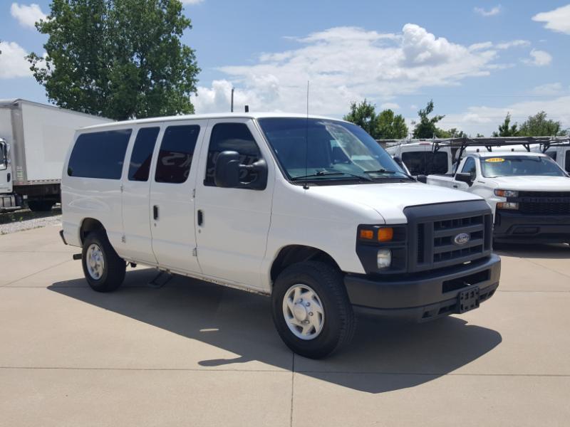 Ford Econoline E-350 Super Duty 2011
