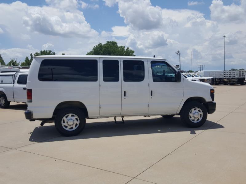 Ford Econoline E-350 Super Duty 2011